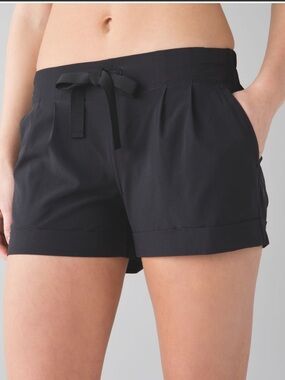 Lululemon Spring Break Away Short II